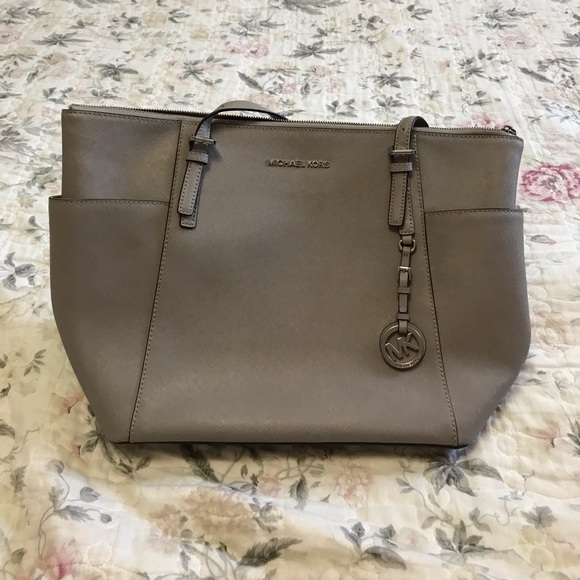 Michael Korea, Jet Set Carryall - Picture 2 of 8